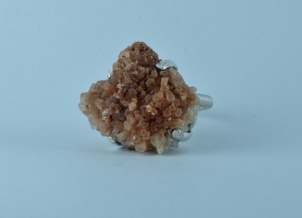 Anello aragonite cristallizzata